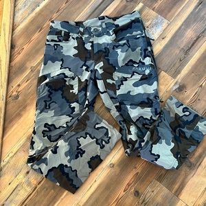Men Kuiu Kutana size 34 pants